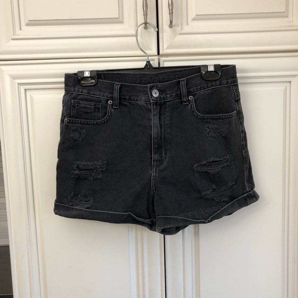 American Eagle Mom high waisted women’s denim shorts